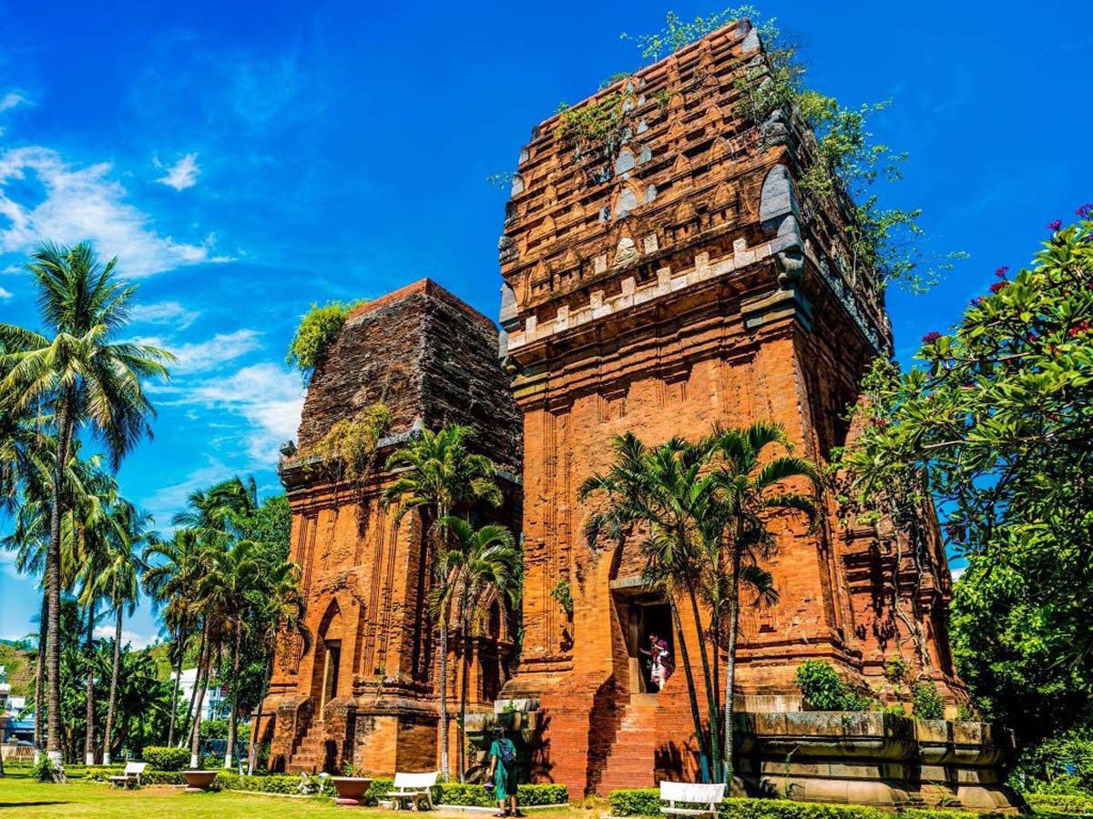 Khám phá Tháp Đôi Quy Nhơn: Di sản văn hóa Champa huyền bí Khám phá Tháp Đôi Quy Nhơn: Di sản văn hóa Champa huyền bí
