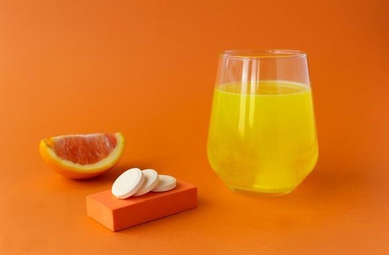 Pha viên sủi vitamin C vào nước là một phản ứng thu nhiệt