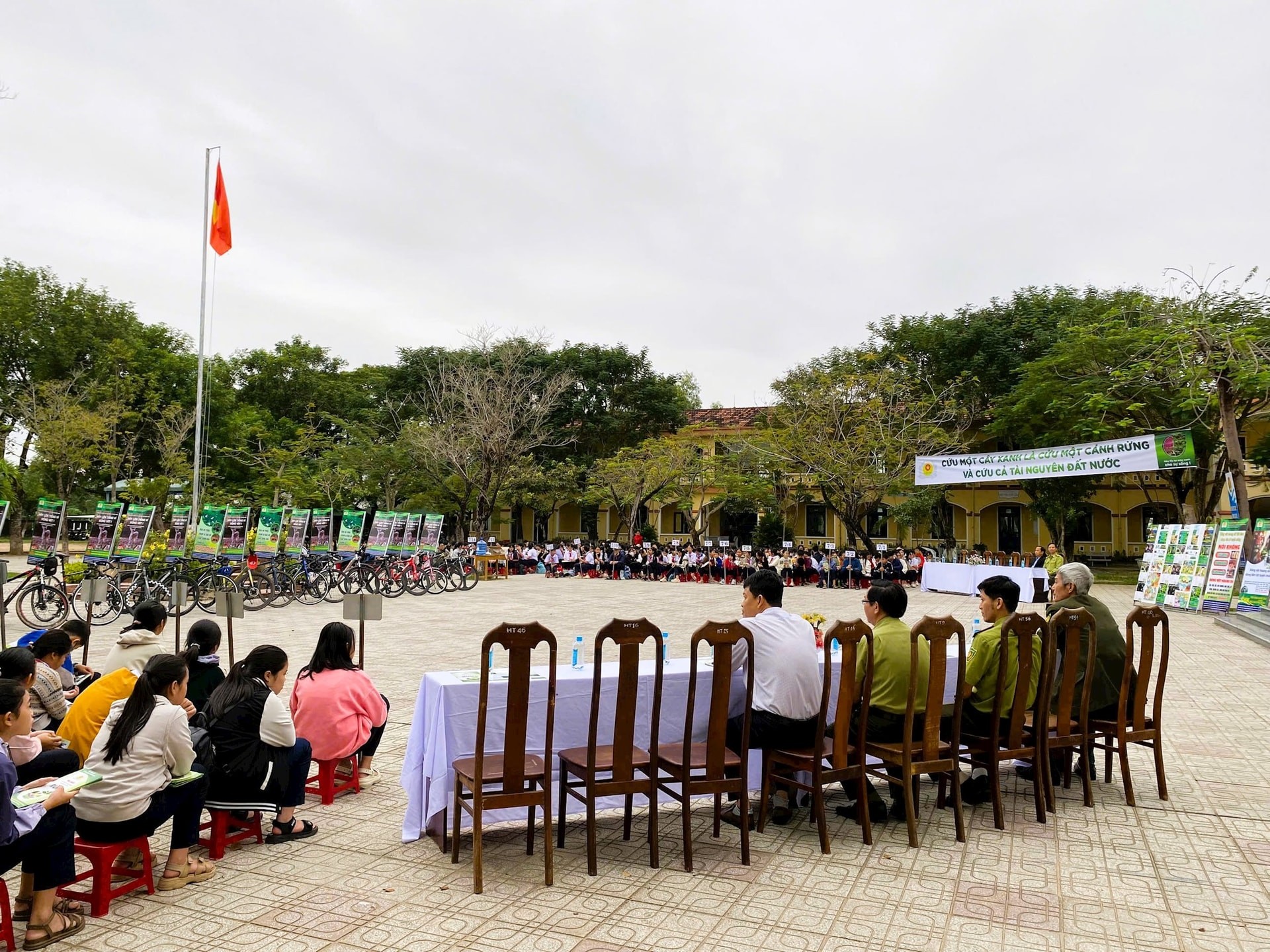 Tranh Cổ Động Bảo Vệ Rừng: Nâng Cao Nhận Thức Cộng Đồng Như Thế Nào? Tranh Cổ Động Bảo Vệ Rừng: Nâng Cao Nhận Thức Cộng Đồng Như Thế Nào?
