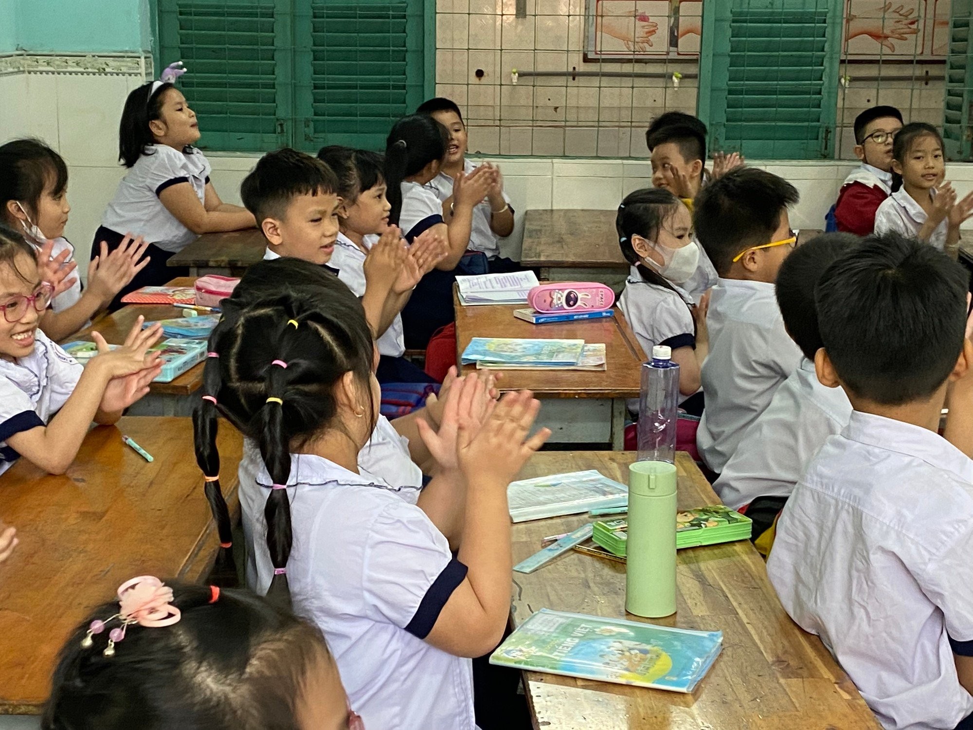 Quần Áo Cho Học Sinh Lớp 6: Mẹo Chọn Mua Tiết Kiệm Và Phù Hợp Quần Áo Cho Học Sinh Lớp 6: Mẹo Chọn Mua Tiết Kiệm Và Phù Hợp
