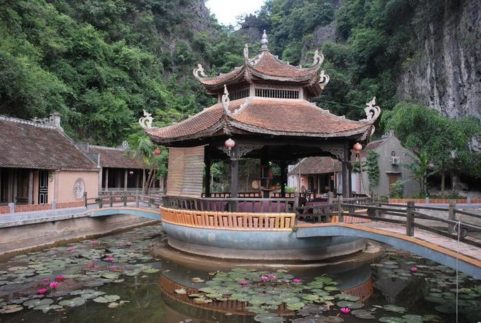 Để Giữ Gìn và Phát Huy Truyền Thống Quê Hương, Cần Lên Án Hành Vi Nào?
