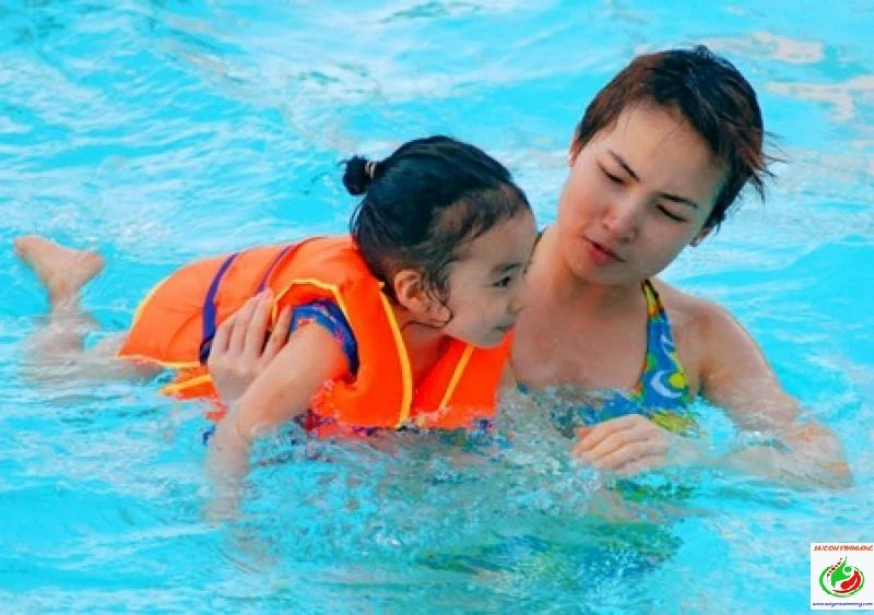 Học Trực Tiếp Tiếng Anh: Lợi Ích Vượt Trội &amp; Cách Khai Thác Tối Đa