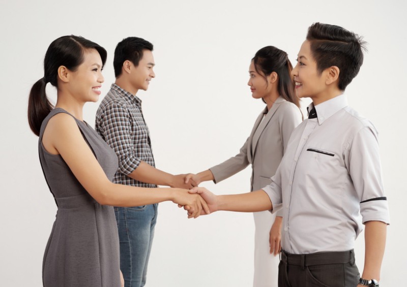Người tinh tế có thái độ trang nhã, lịch sự trong các tình huống khác nhau