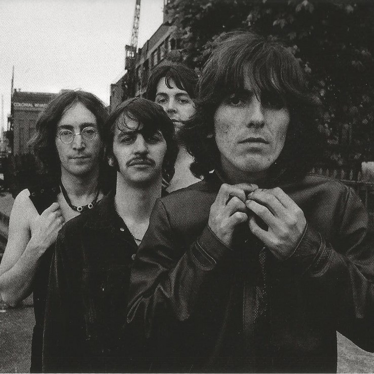 It’s More Than A Fortnight Since Anyone Saw Julian: Điều Gì Đã Xảy Ra? It’s More Than A Fortnight Since Anyone Saw Julian: Điều Gì Đã Xảy Ra?