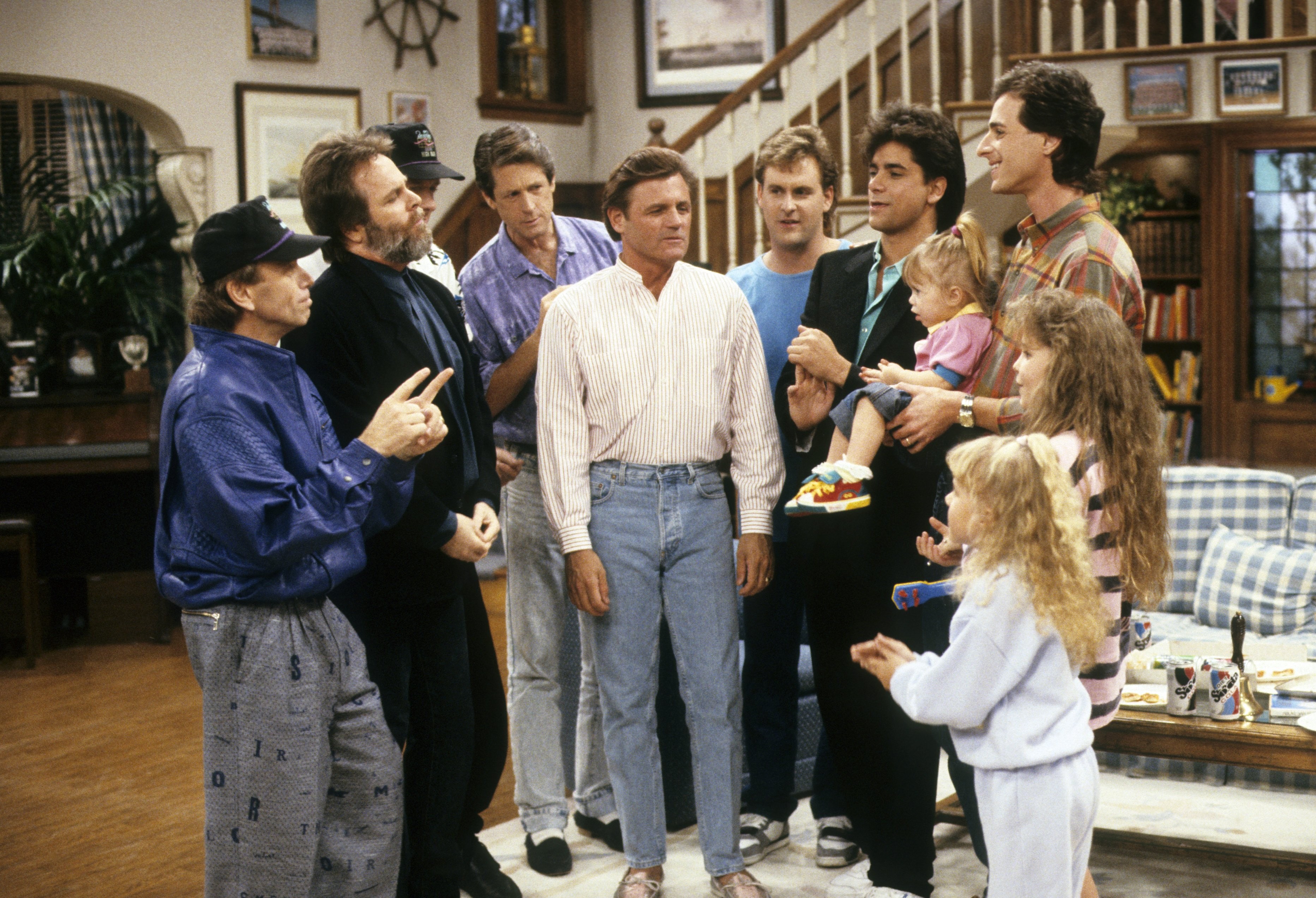 Ảnh dàn diễn viên phim &quot;Full House&quot; và The Beach Boys.