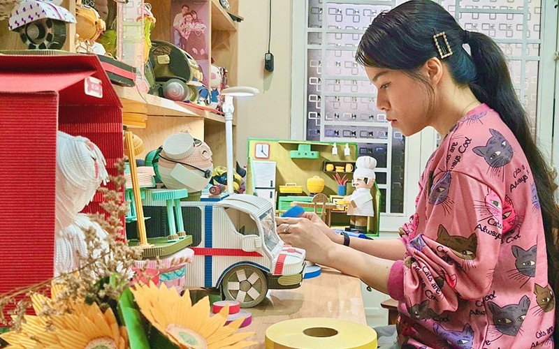 Hình ảnh các y bác sĩ, nhân viên tình nguyện tuyến đầu chống dịch được chị Thương gấp bằng giấy Kami