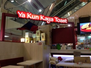 Bánh mì Kaya nướng giòn tan với trứng lòng đào tại Ya Kun Kaya Toast.