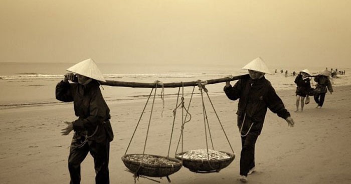 Dàn Ý Người Đàn Bà Hàng Chài: Phân Tích Chi Tiết Nhất 2025 Dàn Ý Người Đàn Bà Hàng Chài: Phân Tích Chi Tiết Nhất 2025