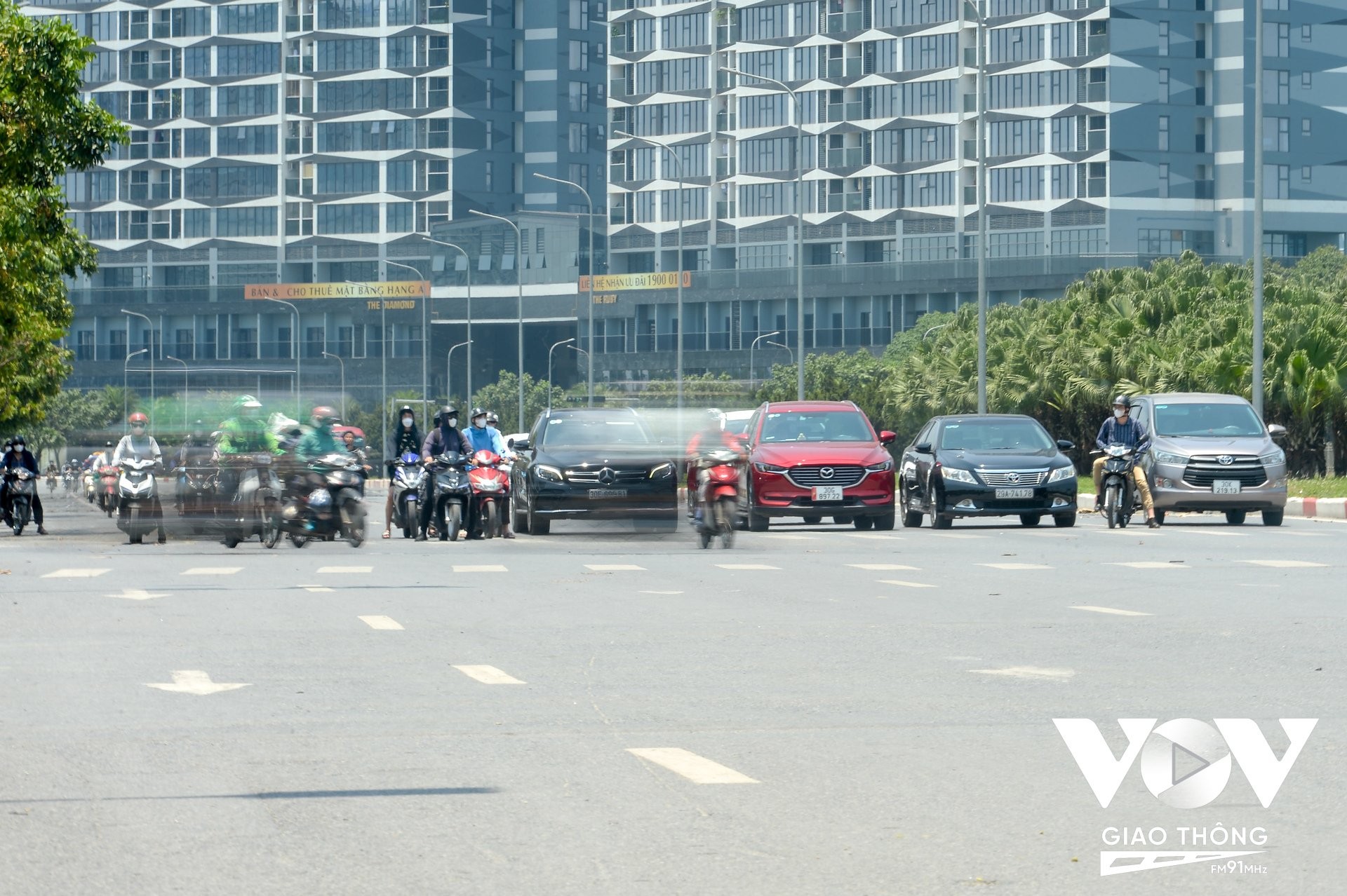 Thời tiết nắng nóng ảnh hưởng đến mọi hoạt động ngoài trời