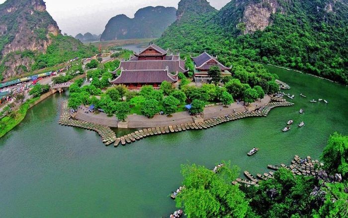 Để Giữ Gìn và Phát Huy Truyền Thống Quê Hương, Cần Lên Án Hành Vi Nào?