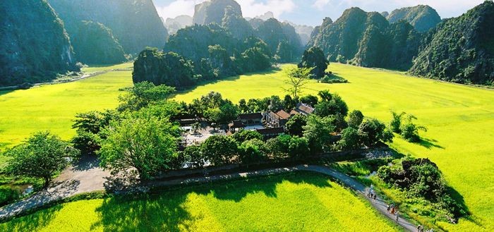 Để Giữ Gìn và Phát Huy Truyền Thống Quê Hương, Cần Lên Án Hành Vi Nào?
