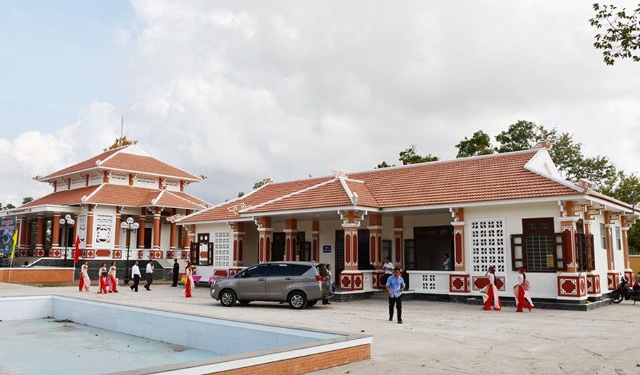 Cây Da Đôi Bến Tre: Khám Phá Di Tích Lịch Sử Cách Mạng Cây Da Đôi Bến Tre: Khám Phá Di Tích Lịch Sử Cách Mạng