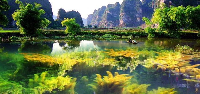 Thơ Về Ninh Bình: Khám Phá Vẻ Đẹp Non Nước Hữu Tình Thơ Về Ninh Bình: Khám Phá Vẻ Đẹp Non Nước Hữu Tình