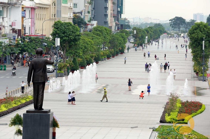 Phố Đi Bộ Nguyễn Huệ: Ăn Gì, Chơi Gì, Điểm Check-in Hot Nhất 2025? Phố Đi Bộ Nguyễn Huệ: Ăn Gì, Chơi Gì, Điểm Check-in Hot Nhất 2025?